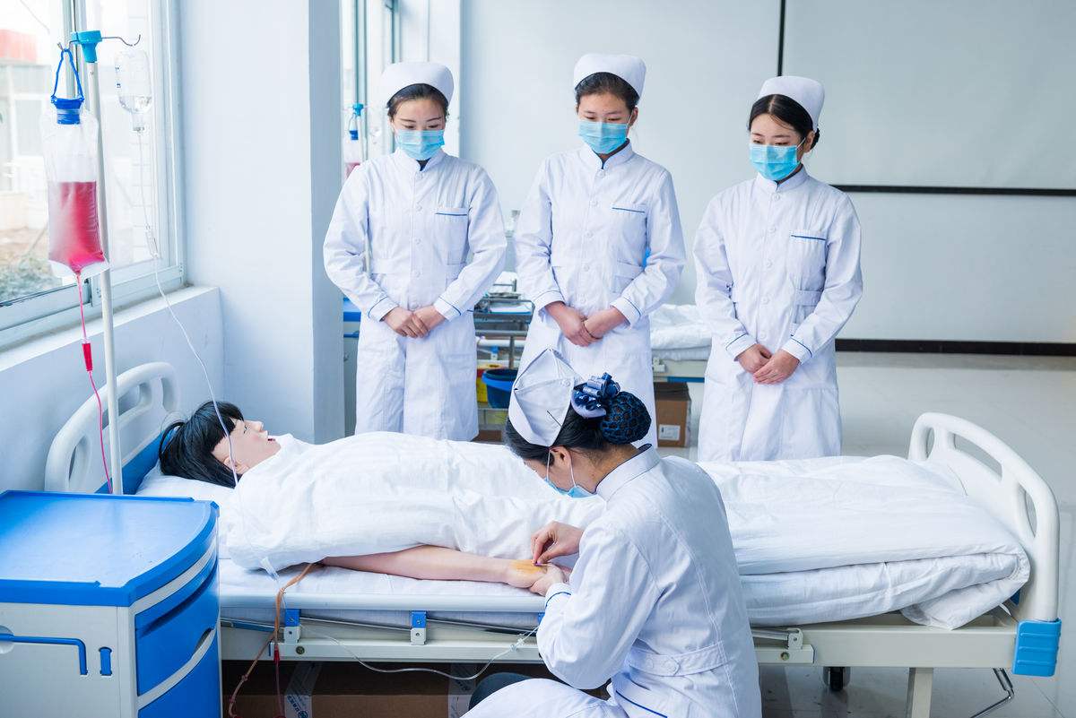 大余县职业中等专业学校推进实践教学改革，培养学生实践技能